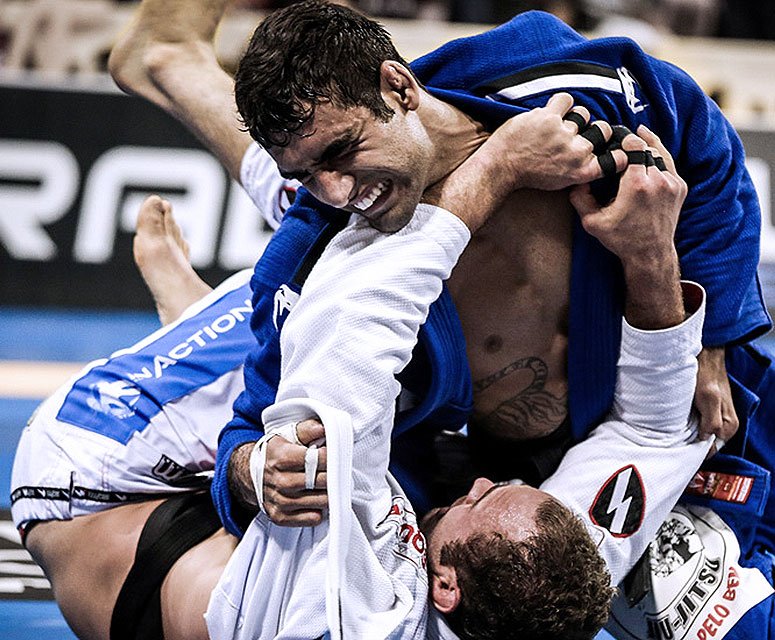 Leandro Lo, guard passing offensif en compétition