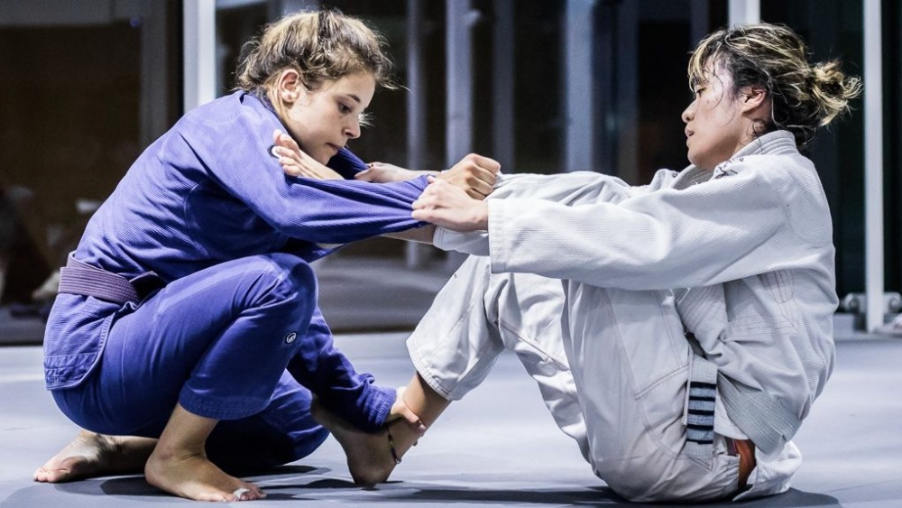 Cours de JJB pour les femmes sur le tatami