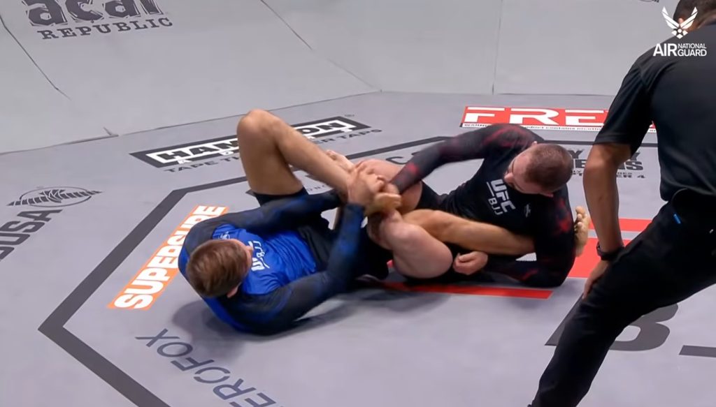 William Tackett soumet Fedor Nikolov par heel hook à l'UFC BJJ 10