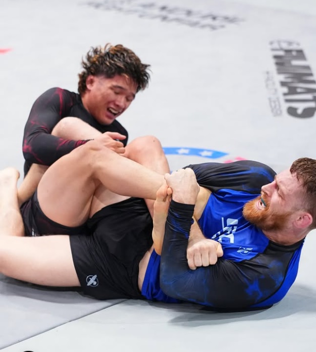 Jordan Holy attaque une clé de jambe sur Ryan Elgarico