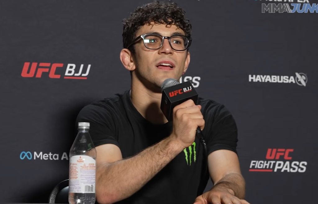 Mikey Musumeci en conférence de presse après sa victoire sur Bryce Mitchell