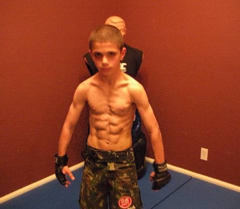 Mikey Musumeci criança, já atlético, nos primeiros anos de jiu-jitsu