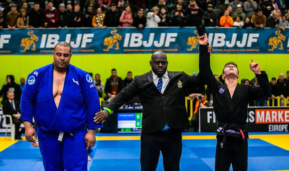 Mikey Musumeci contra o francês Seif-Eddine Houmine no absoluto do Europeu IBJJF 2020
