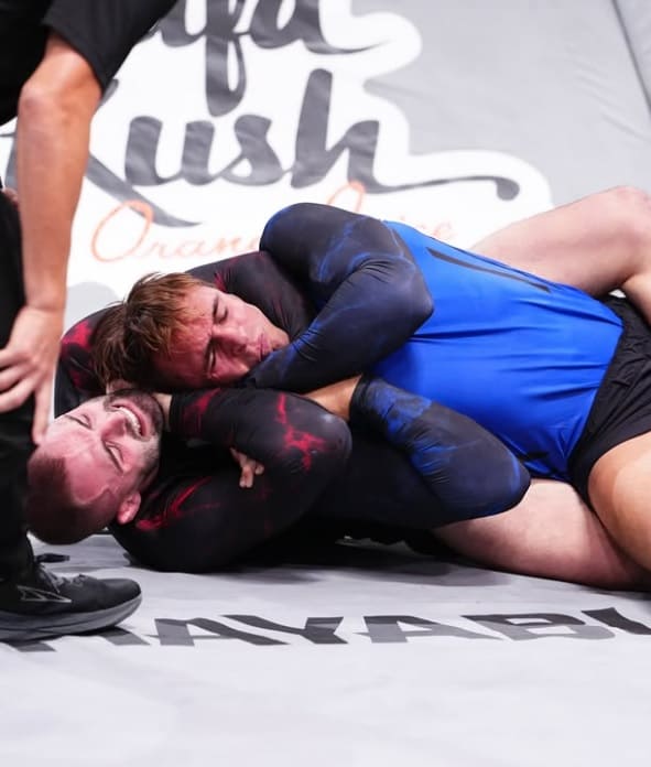 William Tackett chokes Jay Rodriguez for the middleweight title at UFC BJJ 13