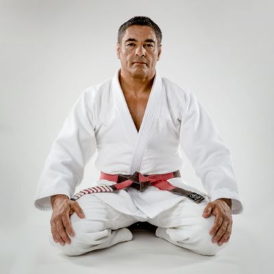 Découvrez ou redécouvrez Rickson Gracie, l'invincible légende du Jiu-jitsu Brésilien !Bonne lecture !

https://bjj-rules.com/rickson-gracie-linvincible-legende-du-jiu-jitsu-bresilien/